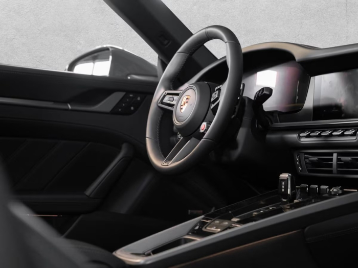 Porsche 911 Cabriolet | 394 CP | Sport Design Package | Culoare speciala - 2999 euro [8]