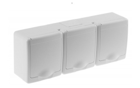 Aparataj de Exterior si Zone Tehnice - Priza tripla aplicata pentru exterior cu capac,  IP44, alb