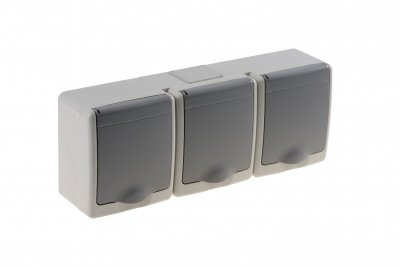 Aparataj de Exterior si Zone Tehnice - Priza tripla aplicata pentru exterior cu capac mat, protectie UV, IP44, gri