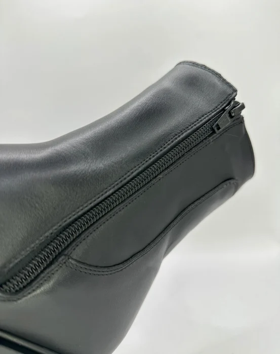 33353 N BLACK 37 NICOLIS W [4]