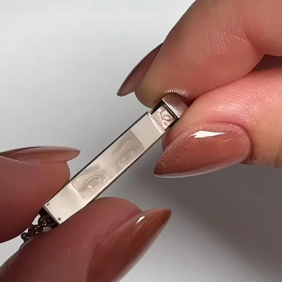 Colier gravat cu ochii persoanei iubite - Whitengrave