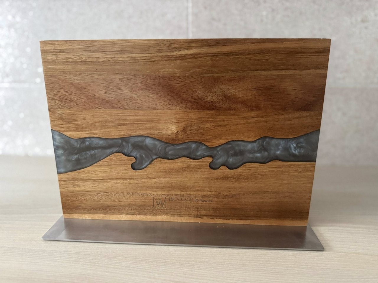 Suport magnetic pentru cuțite din lemn de acacia și rășină epoxidică [4]