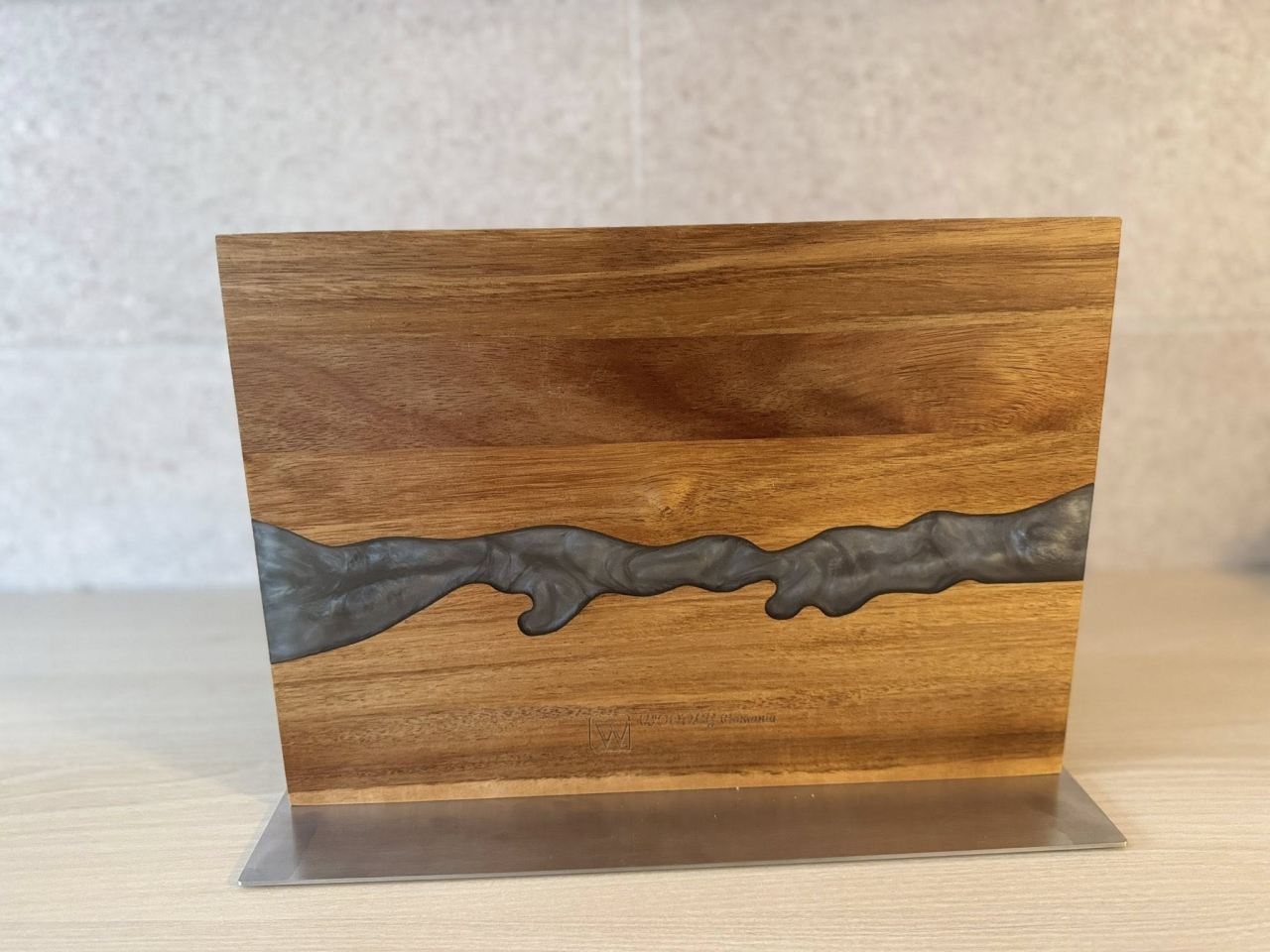 Suport magnetic pentru cuțite din lemn de acacia și rășină epoxidică [2]