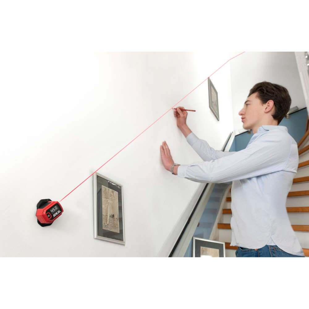 SKIL 1900 AA Nivela laser digitala cu linie, lumina rosie, raza de actiune 4.5m, margine magnetica, include 2 baterii AAA, baza suport perete, accesoriu raportor [1]
