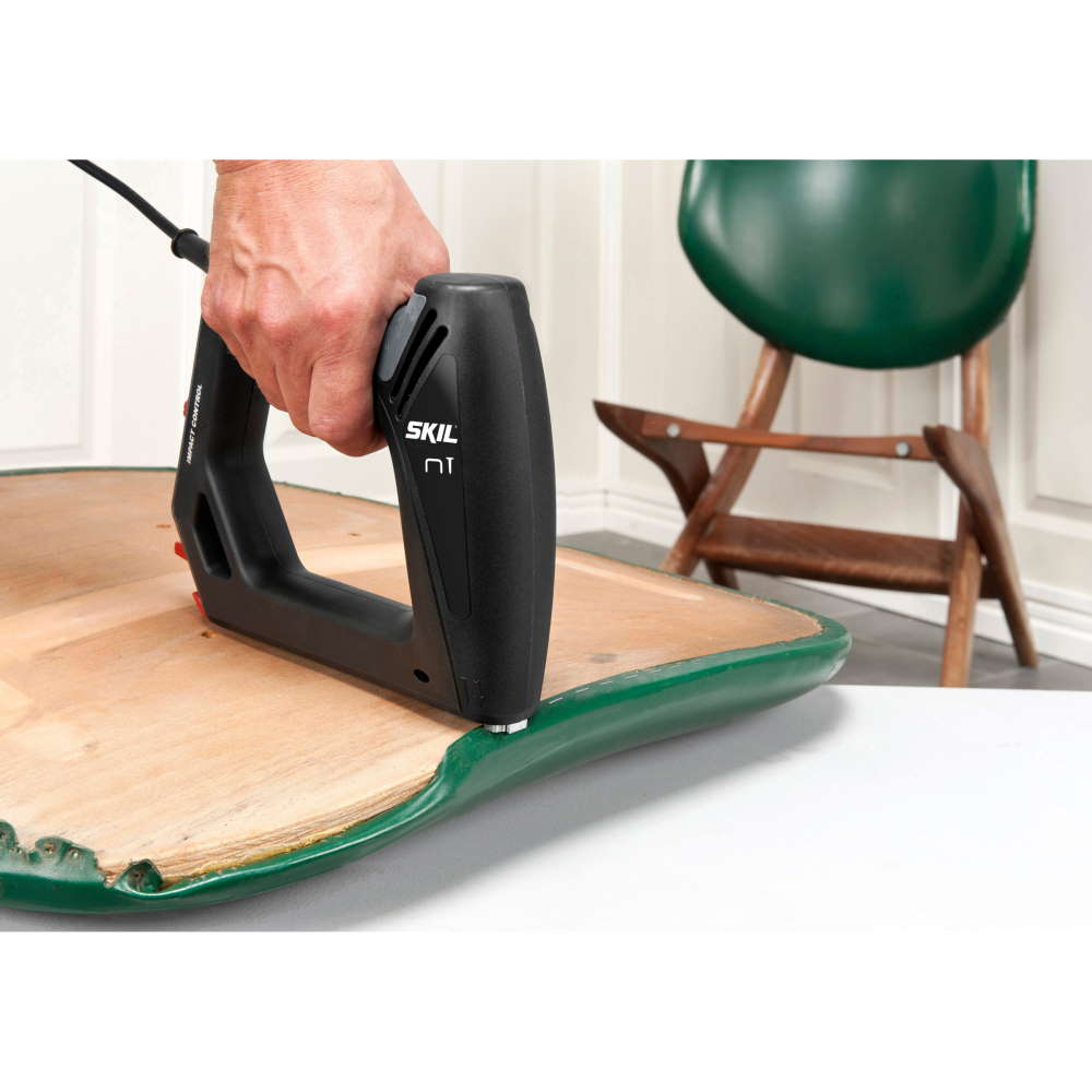 SKIL 8200 AC, Capsator/ciocan electric F0158200AC, functional cu capse No.53, 8-16mm si cuie No.40, 47 si 38, 15-16mm, + geanta si accesorii [1]