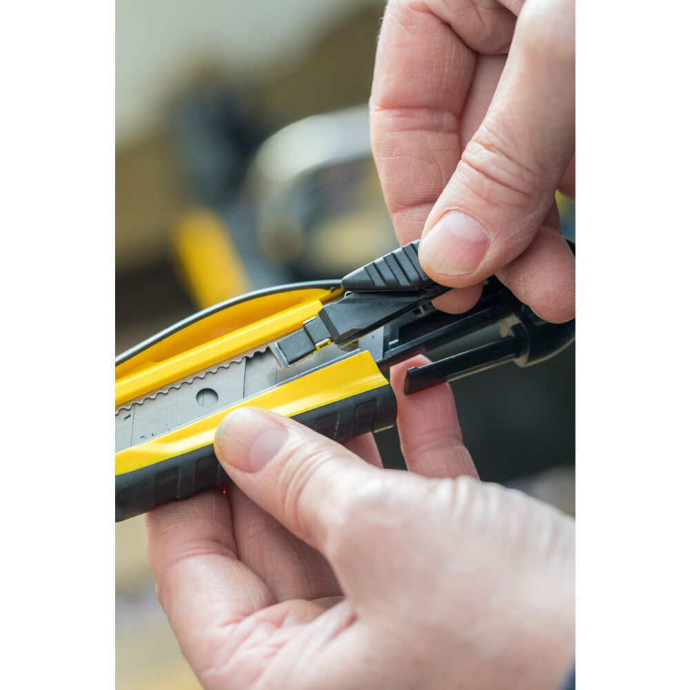 Stanley STHT10270-0, Cutter Air cu blocare automata + 3 lame segmentate 18mm [7]