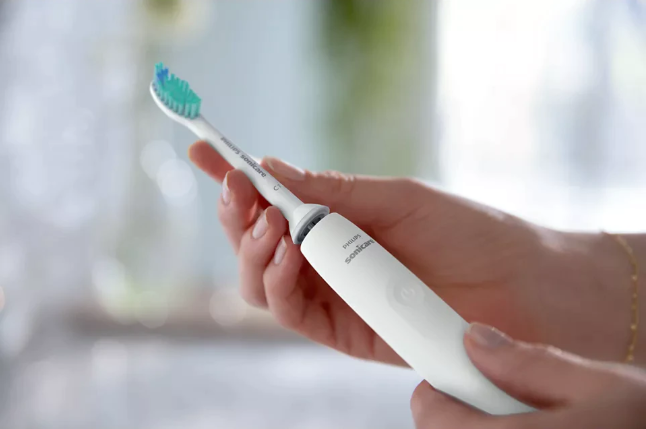 Periuta de dinti sonica electrica PHILIPS Sonicare Seria 2100 HX3651/13, 31000 miscari/minut, Cronometru Quadpacer si SmarTimer, Design ergonomic subţire, 1 capat de periere, Alb, L x A x I (mm) 109x6 [2]