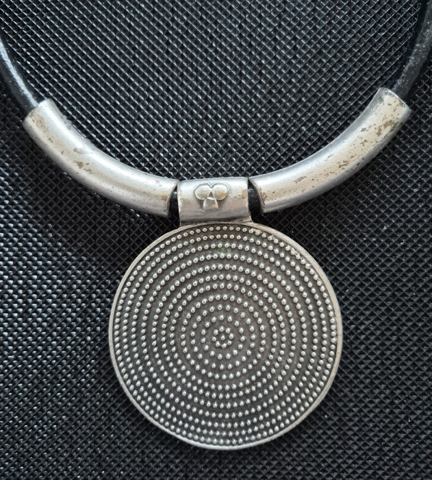 Colier Statement Vintage cu Pandantiv Rotund [6]