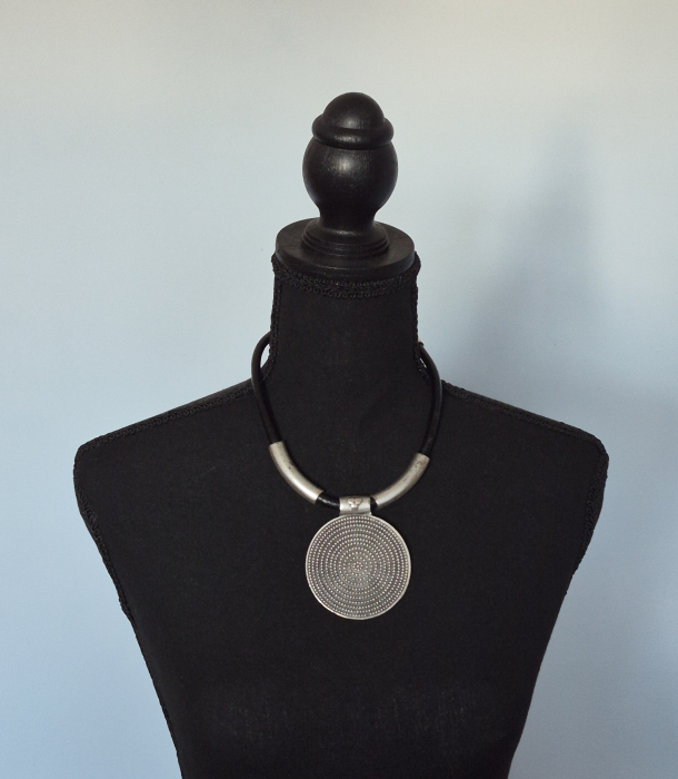 Colier Statement Vintage cu Pandantiv Rotund [10]