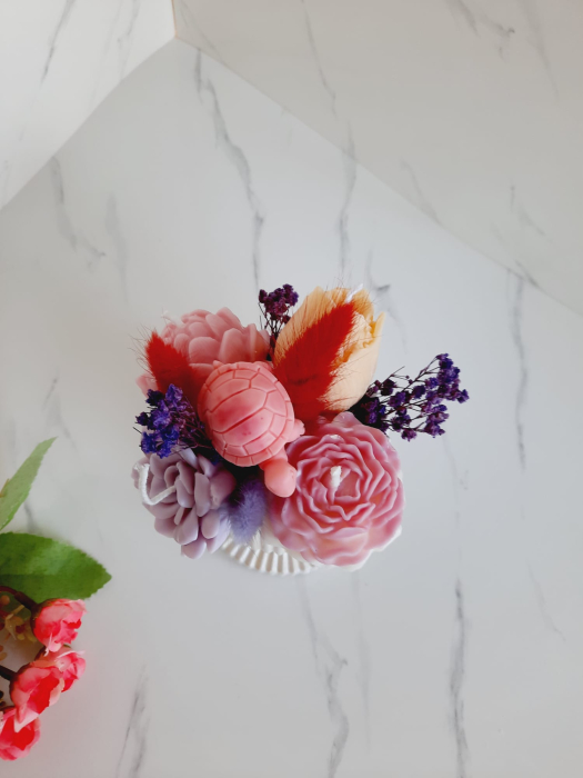 Minivaza cu picior si flori din ceara [3]