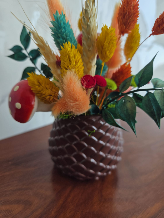 Decoratiune cu flori uscate in recipient con maro [4]