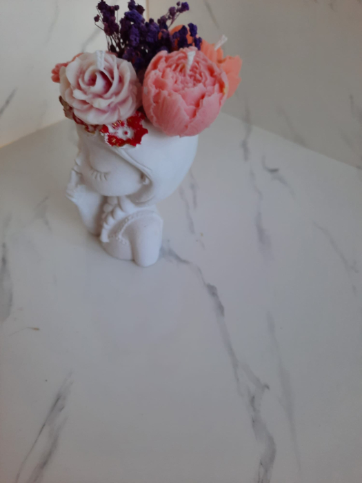 Minivaza fetita cu flori din ceara [2]