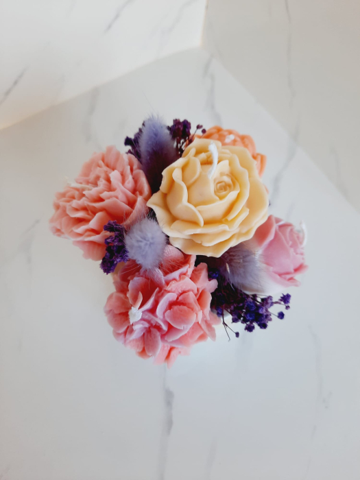 Minivaza figura umana cu flori din ceara [2]