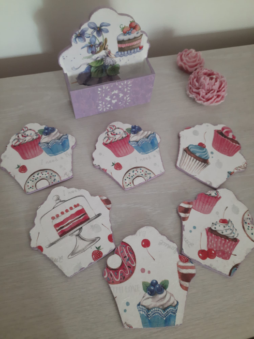 Suporturi de pahare in caseta [2]