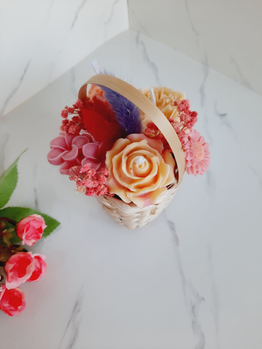 Cosulet cu flori din ceara [3]