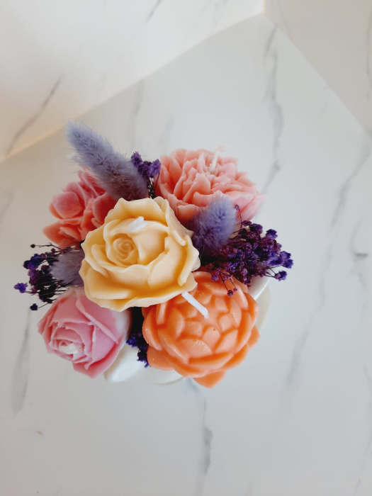 Minivaza figura umana cu flori din ceara [3]