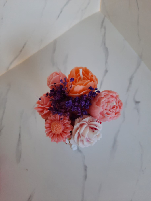 Minivaza fetita cu flori din ceara [3]