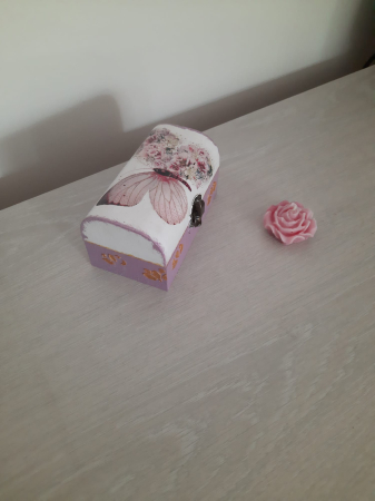 Caseta de bijuterii cu fluture [1]