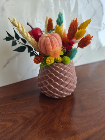 Decoratiune cu flori uscate in recipient con bej [1]