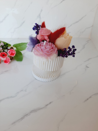 Minivaza cu picior si flori din ceara [1]