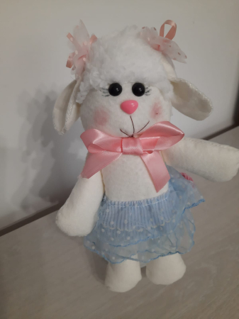 Decoratiuni pentru copii - Oita cu fustita decoratiune