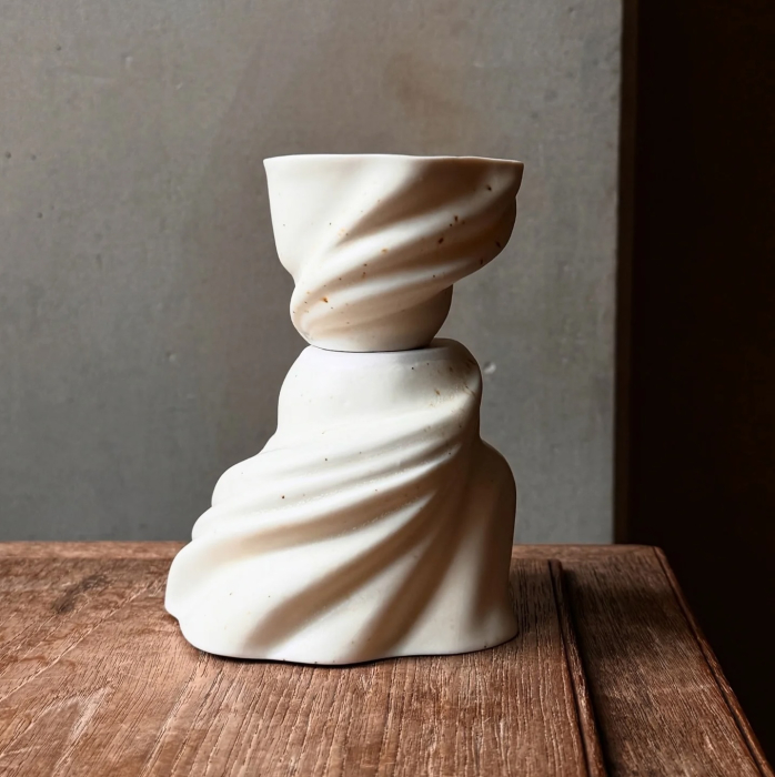 Ceasca cafea alba bej mata cu picatele maronii design valuri [4]