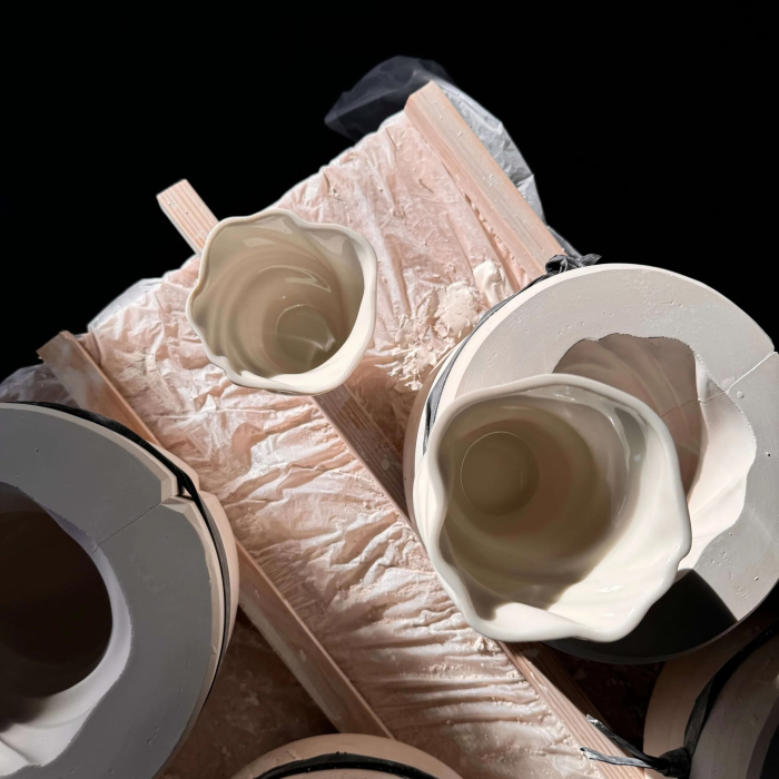 Cesti cafea lucrate manual din portelan alb design valuri [4]