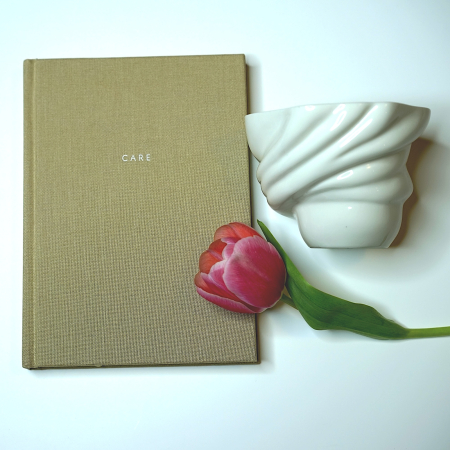 Set jurnal ghidat  si ceasca alba Swan [1]