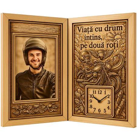 Carti Pe Lemn cu Ceas - Cadou Personalizat pentru Motociclist