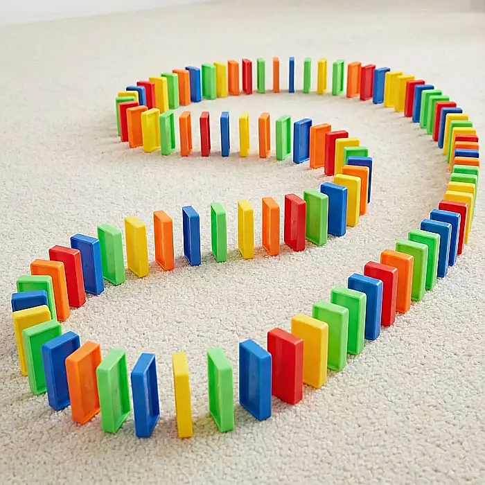 Set Trenuleț Electric cu 60 Piese Domino: Joc Interactiv, Educativ și Creativ cu Lumini și Sunete [3]