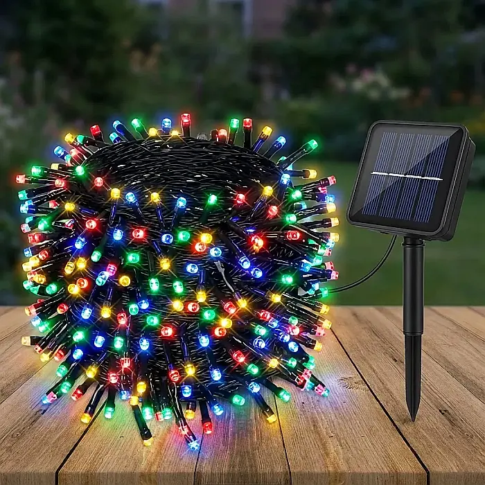 Instalație LED Solară pentru Exterior – 30 m, 300 LED-uri Multicolor, 8 Moduri Inteligente de Iluminare, Panou Solar Inclus și Rezistență la Temperaturi Extreme [2]