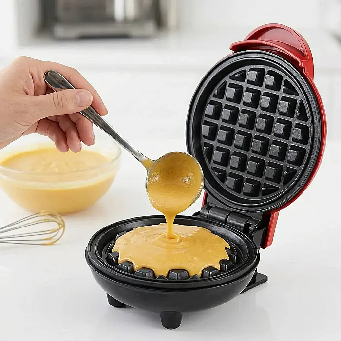 Mini Aparat de Făcut Vafe – 10 cm Diametru, Suprafață Antiaderentă, Protecție Supraîncălzire, Indicator LED, Design Compact, Rapid și Ușor de Folosit, Ideal pentru Familie și Cadouri [2]