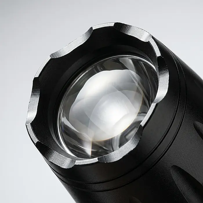 Lanternă LED Tac Light – Putere Maximă 5000 LUX, Rază 9 km, Aluminiu de Aeronave, 5 Moduri de Iluminare, Rezistentă la Apă și Murdărie, Focalizare Reglabilă [2]