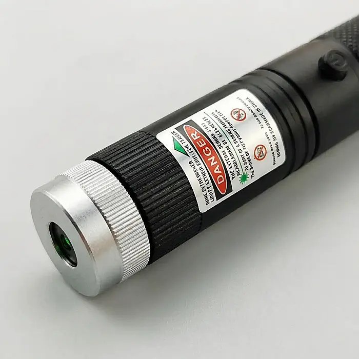 Laser Pointer Verde cu LED – Acumulator 4500 mAh, Lungime de Undă 532 nm, Rază Vizibilă Peste 10 km, Cutie Transport și Încărcător Inclus [2]