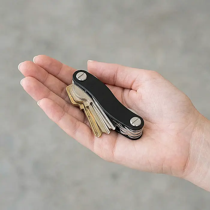 Breloc Organizator Chei Clever Key – Compact, Aluminiu Aviație Rezistent, Capacitate până la 12 Chei, Design Ergonomic și Anti-Zgârieturi, Negru/Argintiu [2]