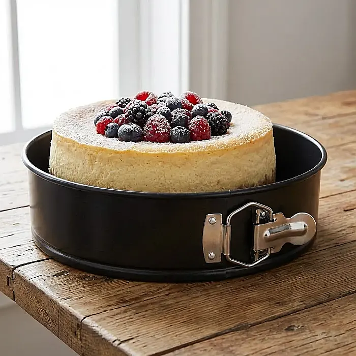 Set 3 Tăvi de Copt cu Bază Detașabilă – Forme Inimă, Rotundă și Pătrată, Înveliș Antiaderent Teflon, Diametre 24/26/28 cm: Deserturi Spectaculoase și Torturi Etajate, Fără Efort și Fără Lipire [4]
