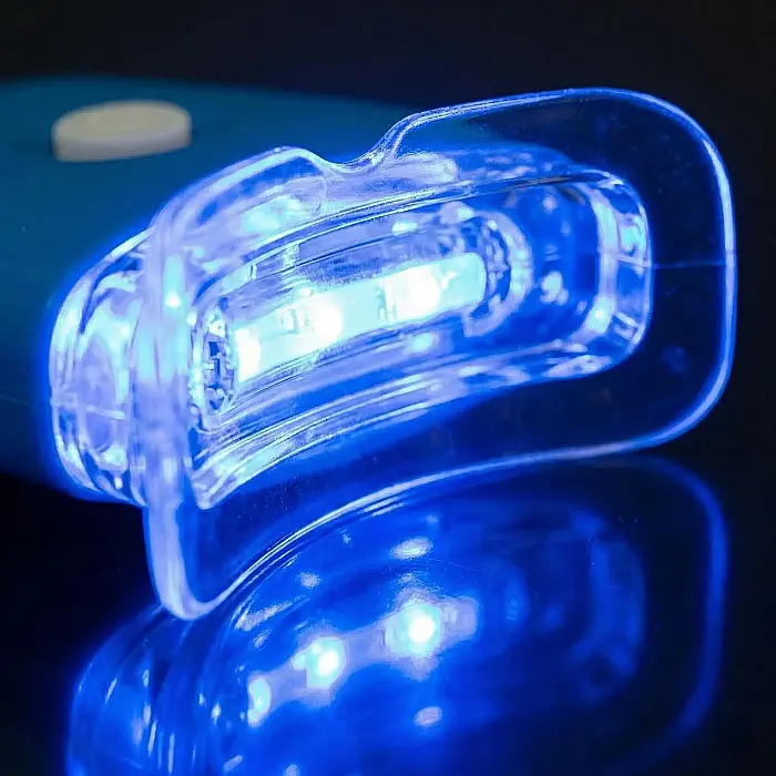 Dispozitiv pentru Albirea Dinților – Tratament Profesional Acasă, Tehnologie cu Lumină LED, Gel Inclus, Rezultate Vizibile în 20 de Minute, Pachet Complet cu Accesorii, Alb [2]