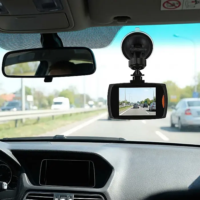Cameră Auto Full HD 1080p – Display 2.4 Inch, Unghi Larg 140°, Senzor G, Detectare Mișcare și Iluminare Nocturnă IR: Martorul tău de Încredere pentru Siguranță în Trafic [3]