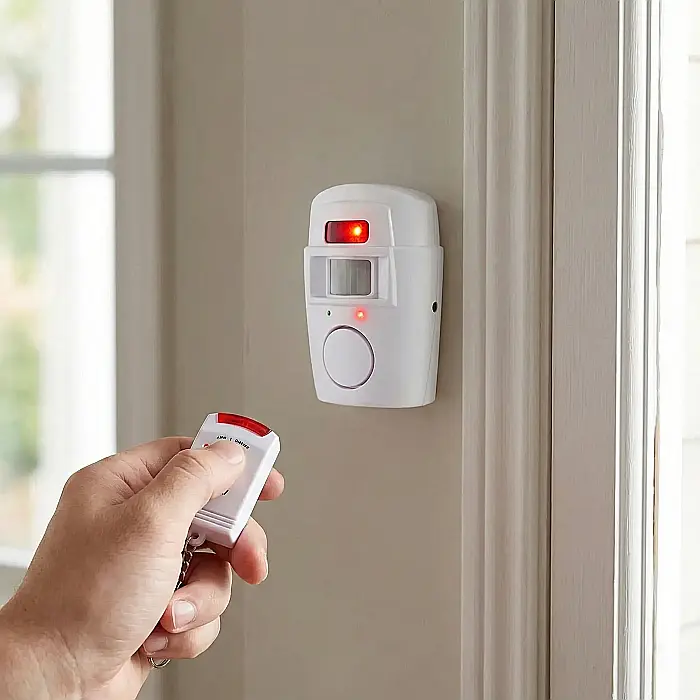 Alarmă Wireless cu Senzor PIR și 2 Telecomenzi – Sirenă 105 dB, Detecție Mișcare 5–7 m, Unghi 110°, Temporizator și Montaj Fără Cabluri: Securitate Instantanee pentru Casă, Garaj sau Magazin [2]