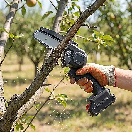 Unelte - Mini Ferăstrău Electric Portabil 24V cu Lanț Diamond – Tăiere Rapidă Crengi și Lemne de Foc, Ultra-Ușor 950g, Baterie Li-Ion inclusă și Design Ergonomic: Eficiență, Putere și Libertate în Grădinărit