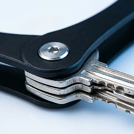 Unelte - Breloc Organizator Chei Clever Key – Compact, Aluminiu Aviație Rezistent, Capacitate până la 12 Chei, Design Ergonomic și Anti-Zgârieturi, Negru/Argintiu