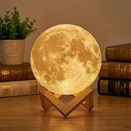 Iluminat - Lampă LED 3D Lună XL 15 cm – 16 Culori, Telecomandă și Control Tactil, Suport din Lemn, Reîncărcabilă USB, Design Realist, Lumină Ambientală și de Veghe