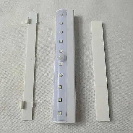 Iluminat - Lampă Multifuncțională Autoadezivă cu Senzor de Mișcare Motion Brite – Iluminat LED Automat, Economie de Energie, Ușor de Montat fără Scule, Ideală pentru Dulapuri, Holuri și Spații Înguste