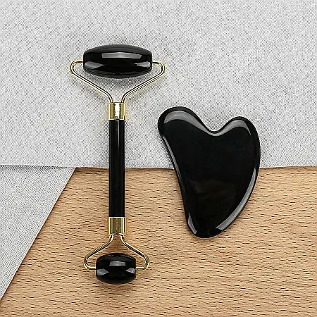 îngrijire feminină - Set Rola de Masaj Facial cu Piatră Gua Sha din Jad Negru – Lifting Natural, Drenaj Limfatic și Relaxare Facială, Piatră Naturală, Efect Anti-Aging, Cutie Elegantă inclusă