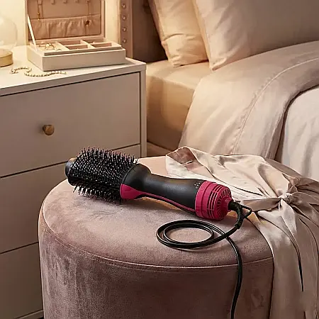 Perie Uscător Electric PerfectHair – 3 Setări Reglabile, Uscare și Coafare Simultană, Tehnologie cu Ioni Anti-Statici, Volum și Strălucire: Coafură de Salon la Tine Acasă, Rapid și Fără Electrizare [1]