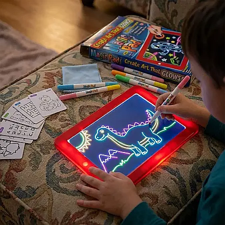 Planșă Magică pentru Desenat cu LED – 8 Efecte Luminoase Colorate, Ecran Transparent, 14 Schițe de Desen, 4 Carioci Fluorescente și Design Portabil: Universul Creativității și al Învățării fără Mizeri [1]