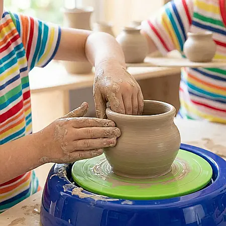 Roata Olarului – Set Olărit Educațional pentru Copii, Jucărie Creativă și Interactivă, Stimulează Imaginația și Abilitățile Manuale, Include Lut și Accesorii Pictură [1]