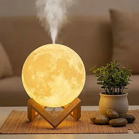 Lampă 3D Lună Moon cu Umidificator și Difuzor Aromaterapie – 3-în-1, Control Tactil, 3 Culori LED, Rezervor 880 ml și Suport din Lemn Natural: Tehnologie, Relaxare și Armonie sub Clar de Lună [2]