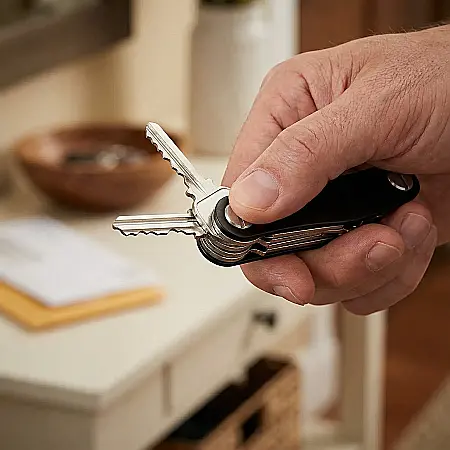 Breloc Organizator Chei Clever Key – Compact, Aluminiu Aviație Rezistent, Capacitate până la 12 Chei, Design Ergonomic și Anti-Zgârieturi, Negru/Argintiu [3]