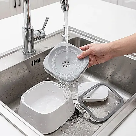 Bol Smartix Anti-Stropire pentru Animale – 1,5 L, Sistem Suspensie și Antialunecare, Stabil și Ușor de Curățat: Hidratare Impecabilă și Curățenie Desăvârșită pentru Câini și Pisici [1]
